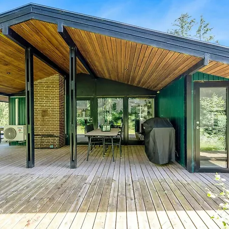 Vakantiehuis Summer House In Houstrup With Scenic Views *